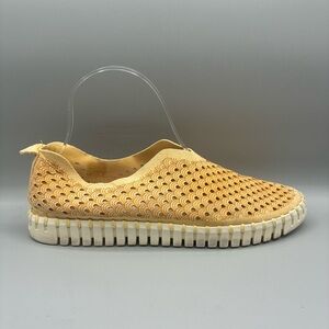Stylish Tan Women's Sneakers.Ran Big Fillike 9.5 Or 10